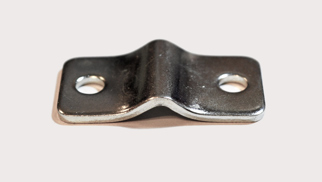 Set van 4 verzinkte beugels tbv draadmatten