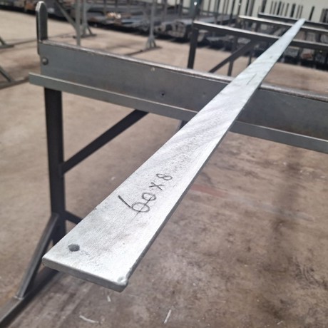 1st Platstaal 60x8 verzinkt, lengte 6m